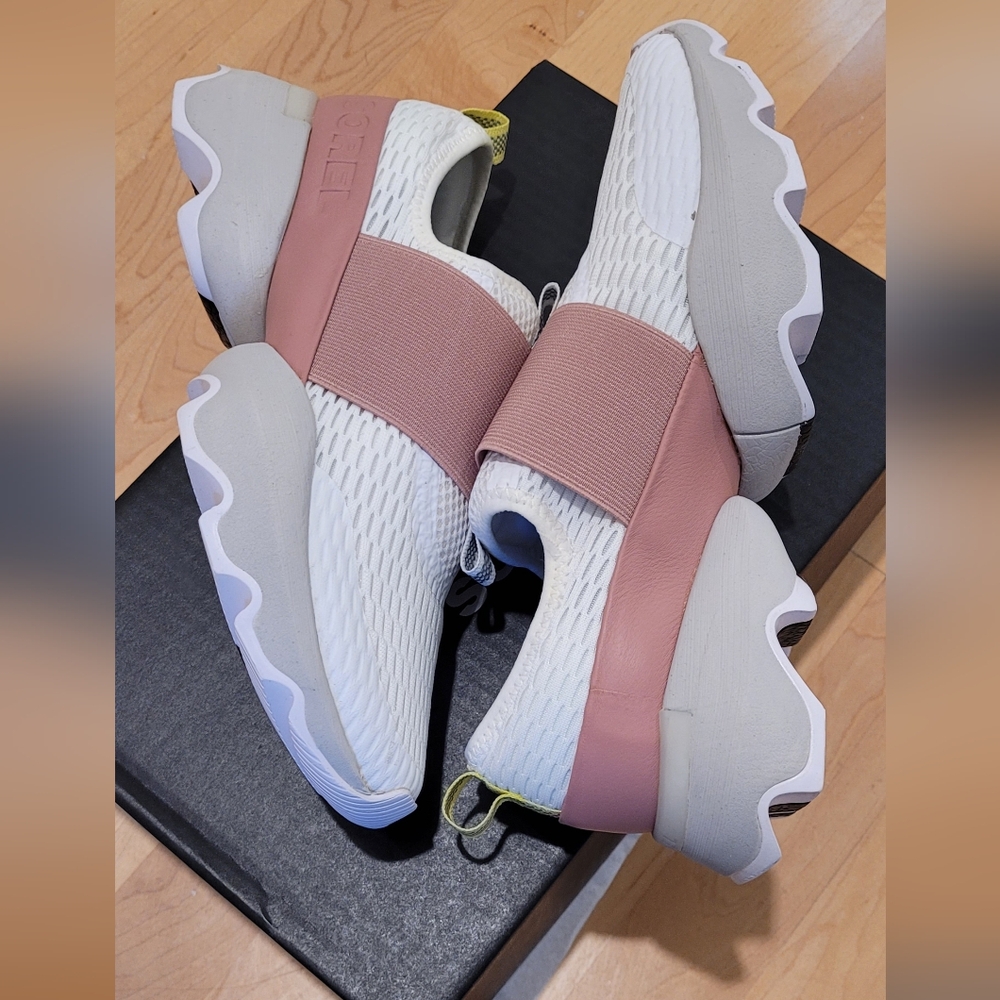 Sorel Kinetic Impact Strap Sneakers Size 7 White | Pink